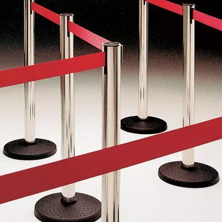 Postes separadores de acero con cinta retráctil Diseño