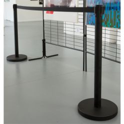 Postes separadores con cinta retráctil Ecobarrier