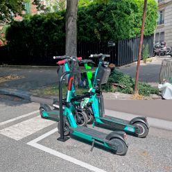 parking para patinetes en zonas de alto tránsito