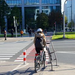 Apoyo isquiático para ciclistas y peatones Hybrid