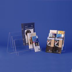 expositor para folletos de tres niveles