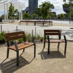 Sillón urbano de madera y acero Lin Wood