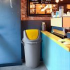 Contenedor de reciclaje con tapa basculante y ruedas Tijuana