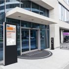 Tótem digital con monitor para exteriores 55" Neiva