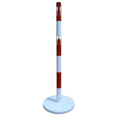 Postes metálicos con base y ranura para delimitar zonas blanco y rojo