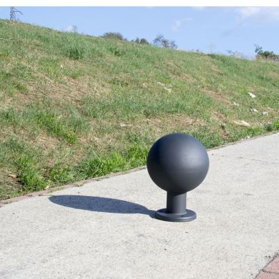 Pilona urbana de acero zincado Sphere