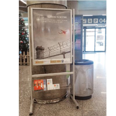 Portapóster o portacarteles de pie doble cara de aluminio