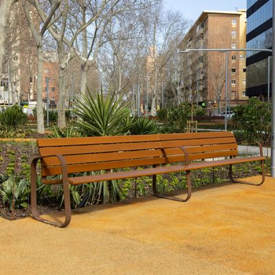 Banco urbano Aryn wood 3 metros con apoyabrazos