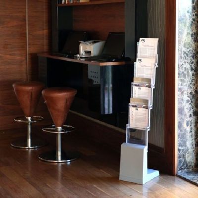 Porta folletos plegable en zig zag Drop