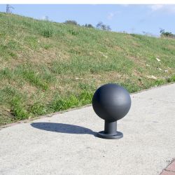 Pilona urbana de acero zincado Sphere