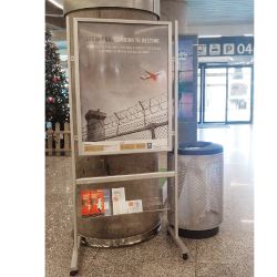 Portapóster o portacarteles de pie doble cara de aluminio