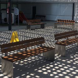 Banco modular de madera tropical y acero inoxidable LEI