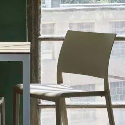 asiento liso de diferentes colores para la restauración