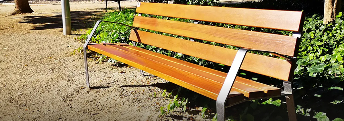 Banco de madera tropical